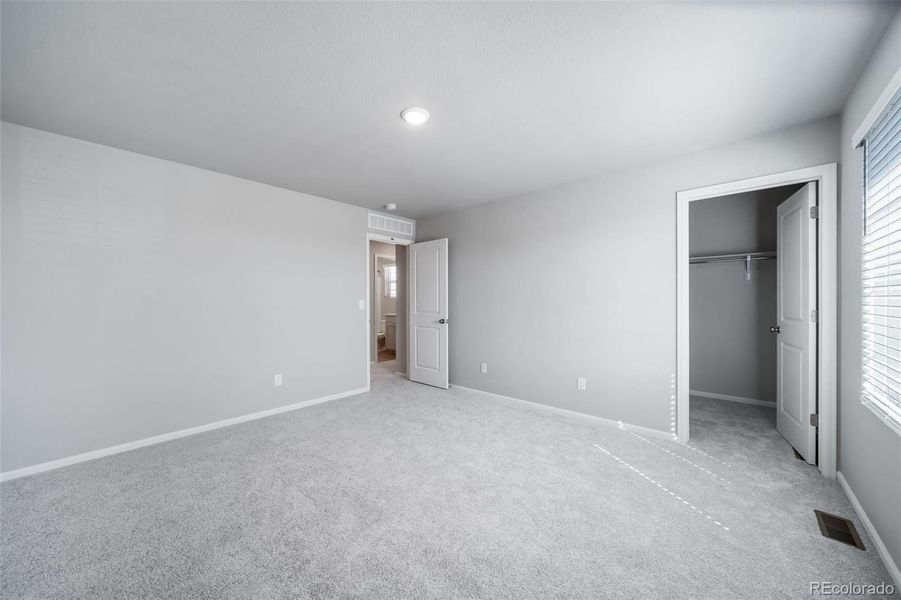Spacious, unfurnished interior of a new home in , Aurora (Image 26).
