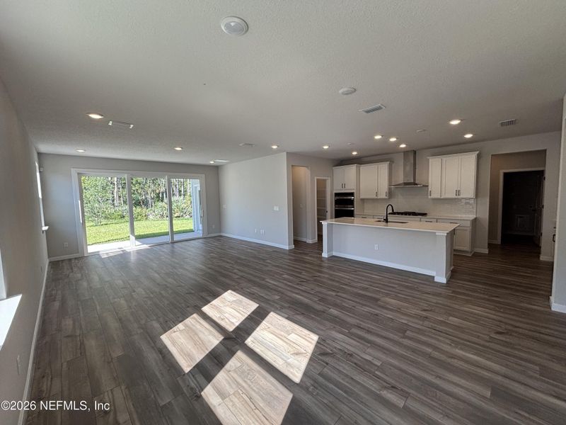 Spacious, unfurnished interior of a new home in Reserve East, Flagler Beach (Image 11).