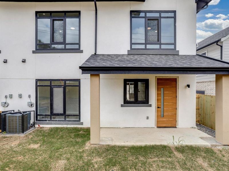 Exterior details and patio area of a home in , Grand Prairie (Image 4).