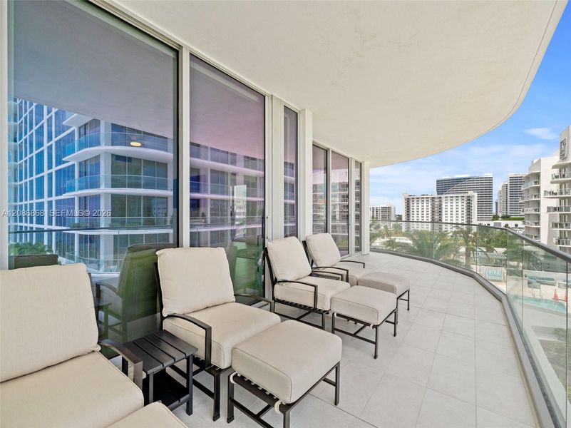 Condo located in Fort Lauderdale, FL showcasing its design and architecture (Image 31).