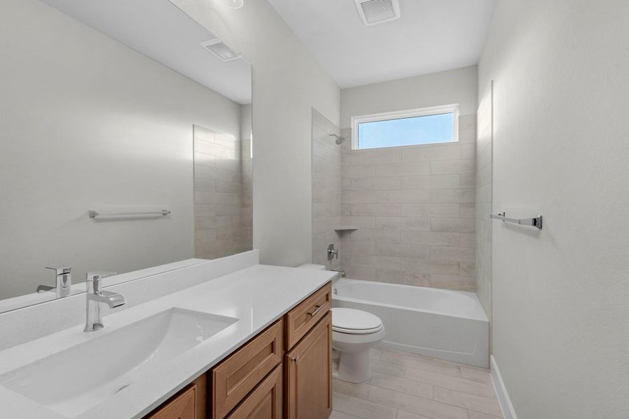 Furnished interior view inside a new home in Briarwood Crossing, Rosenberg (Image 8).