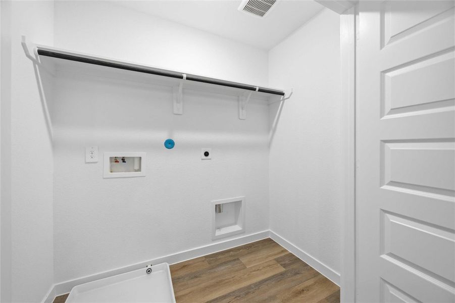 Spacious, unfurnished interior of a new home in Wheatley Oaks, Houston (Image 15). Spacious, unfurnished interior of a new home in Wheatley Oaks, Houston (Image 15).