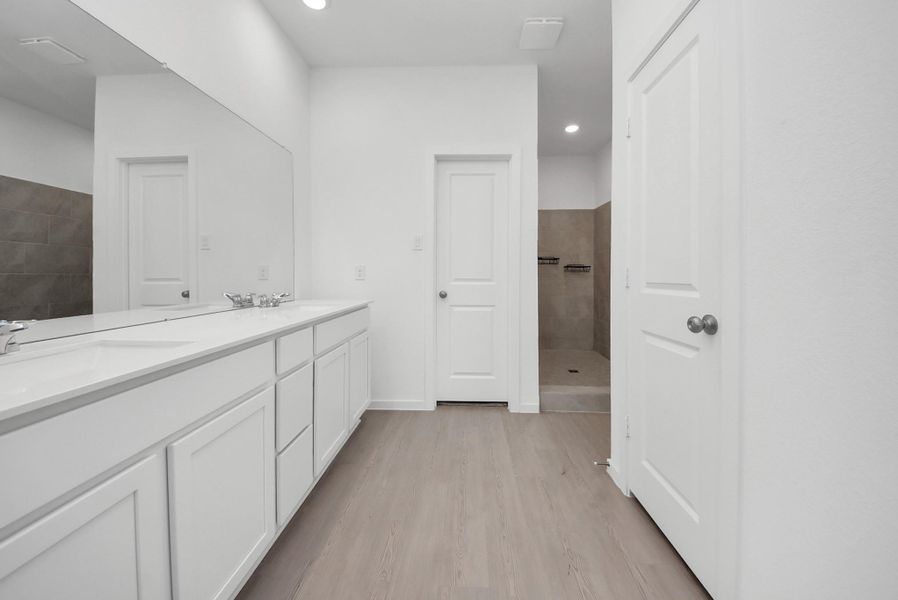 Furnished interior view inside a new home in , Katy (Image 5).