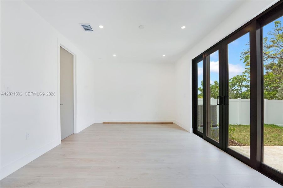 Spacious, unfurnished interior of a new home in , Hollywood (Image 21).