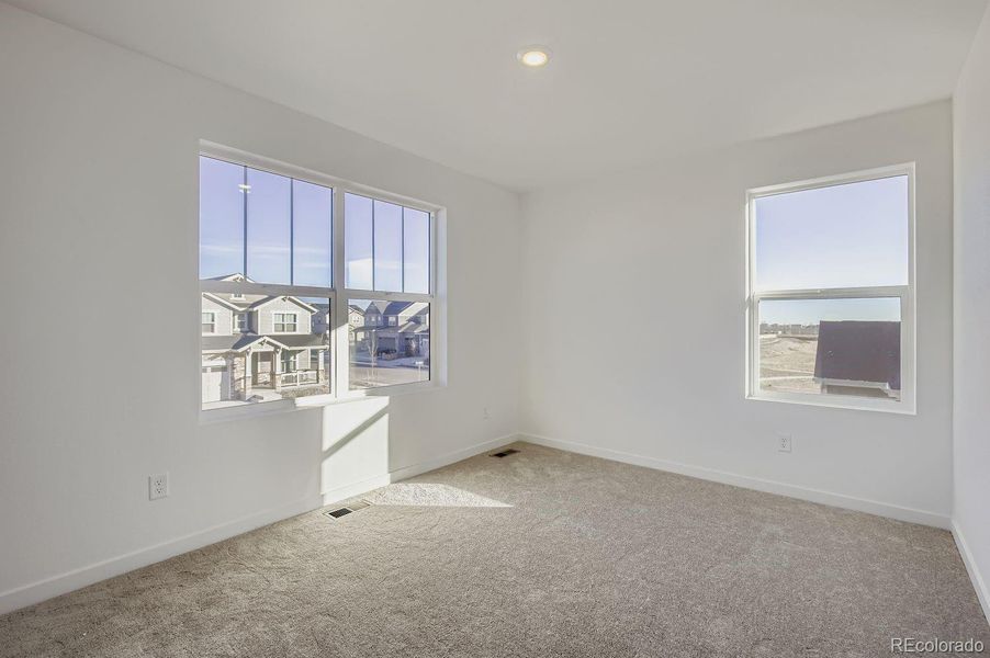 Spacious, unfurnished interior of a new home in Ledge Rock, Johnstown (Image 11).