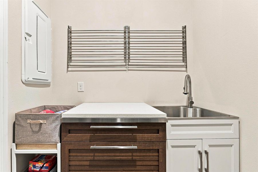 26 Laundry Room2