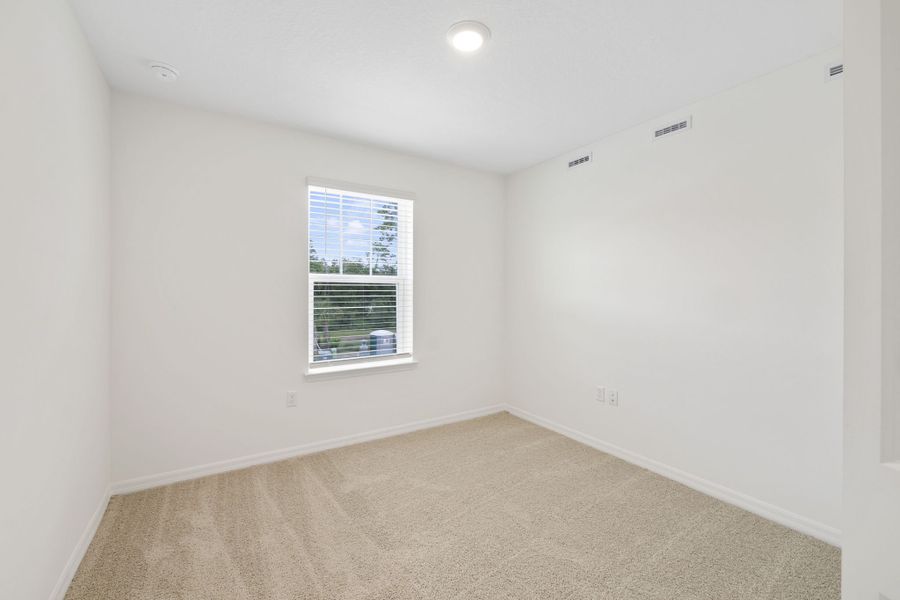 Spacious, unfurnished interior of a new home in Towns at Greenleaf, Oviedo (Image 35).