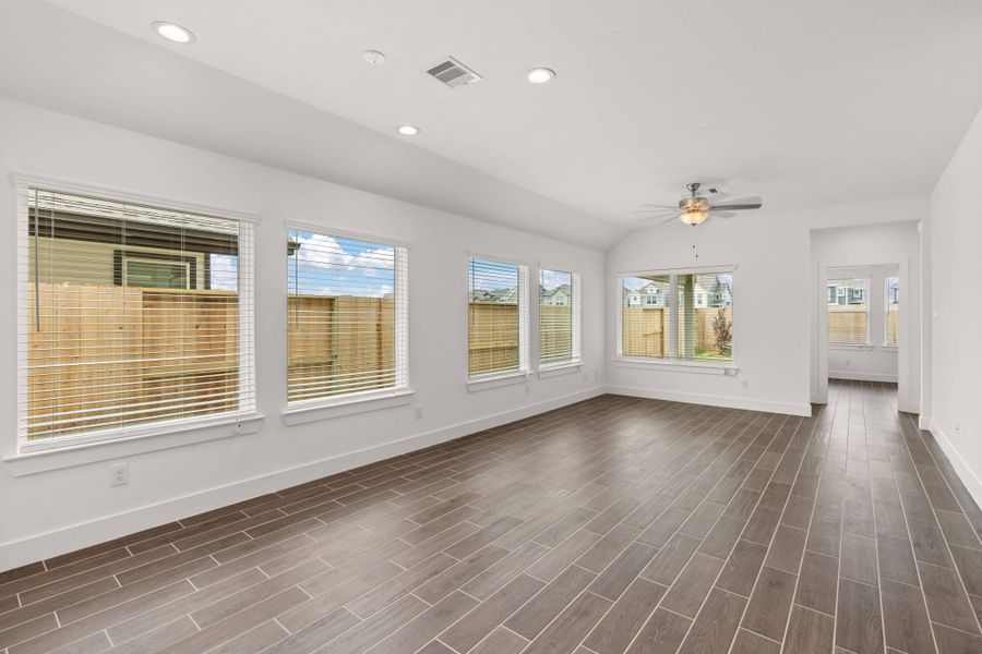 Spacious, unfurnished interior of a new home in Meridiana, Manvel (Image 8).