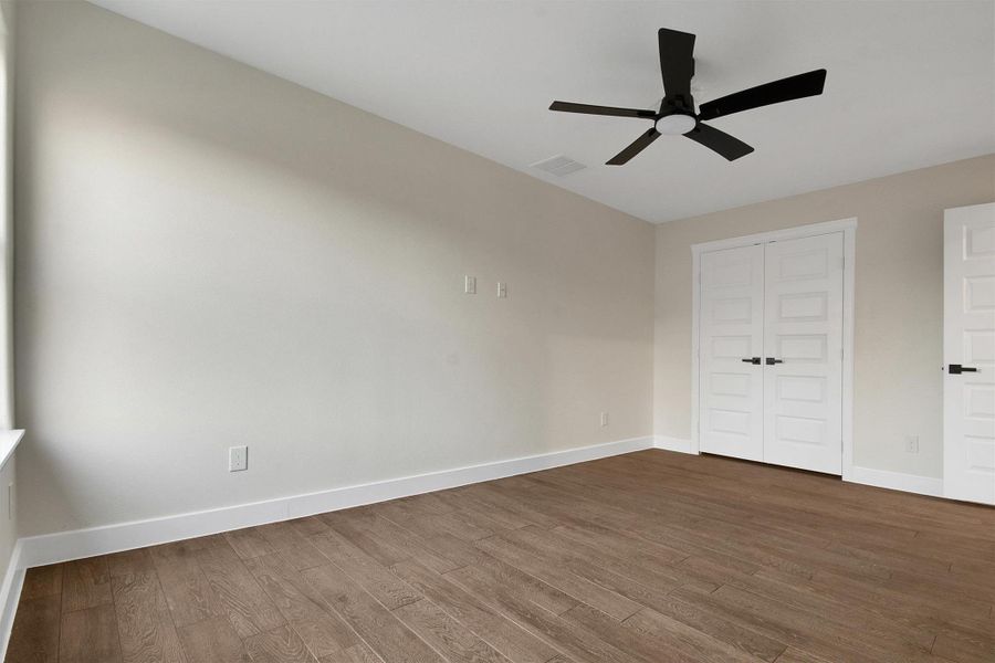 Spacious, unfurnished interior of a new home in , Bastrop (Image 15).