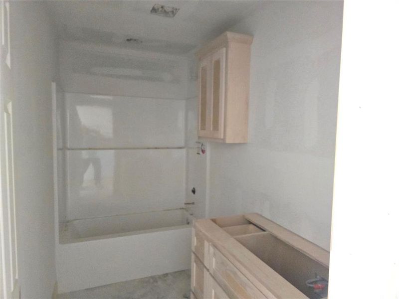 Bathroom with vanity and washtub / shower combination