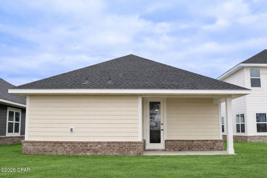 Exterior details and patio area of a home in Parkbrook, Panama City (Image 3).