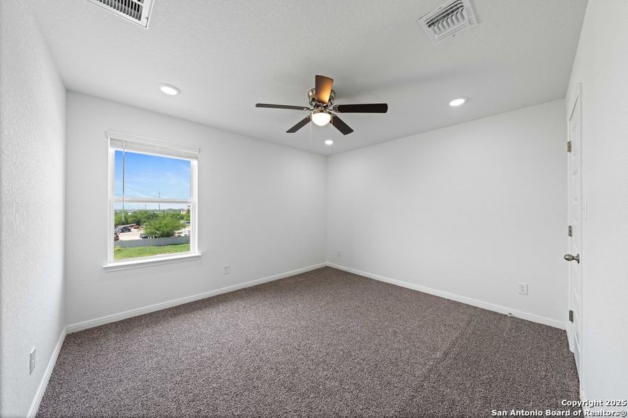 Spacious, unfurnished interior of a new home in The Preserve at Candlemeadow, San Antonio (Image 26).