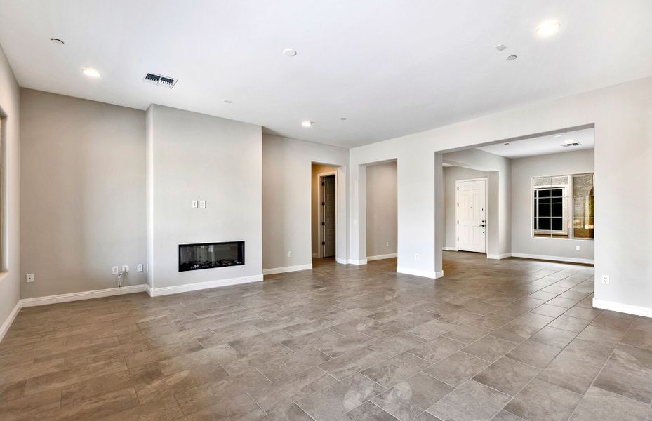 Spacious, unfurnished interior of a new home in Vistoso Canyon Estates, Oro Valley (Image 22).