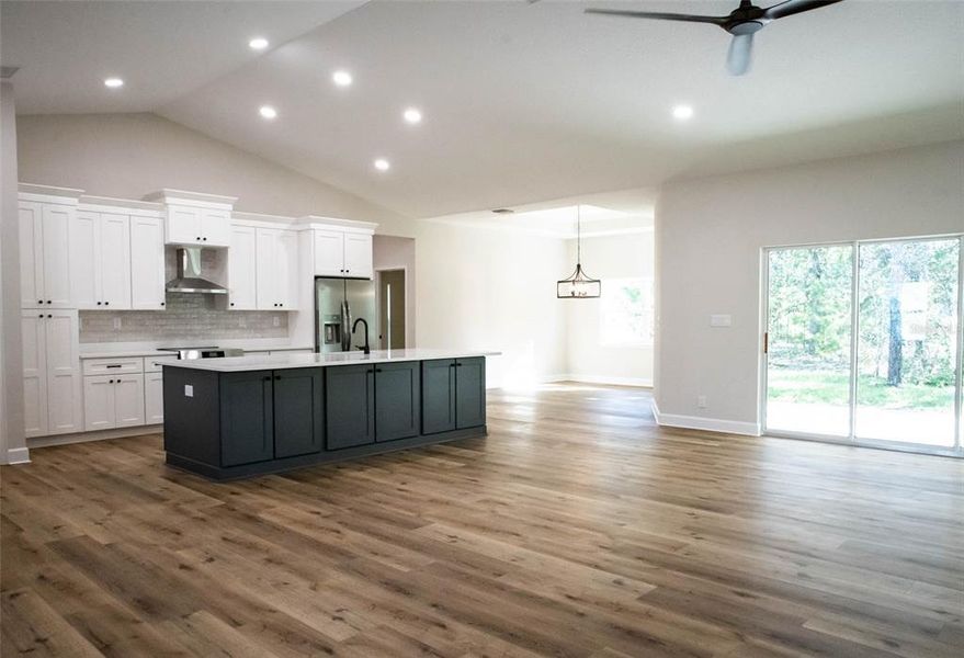 Spacious, unfurnished interior of a new home in , Weeki Wachee (Image 35).