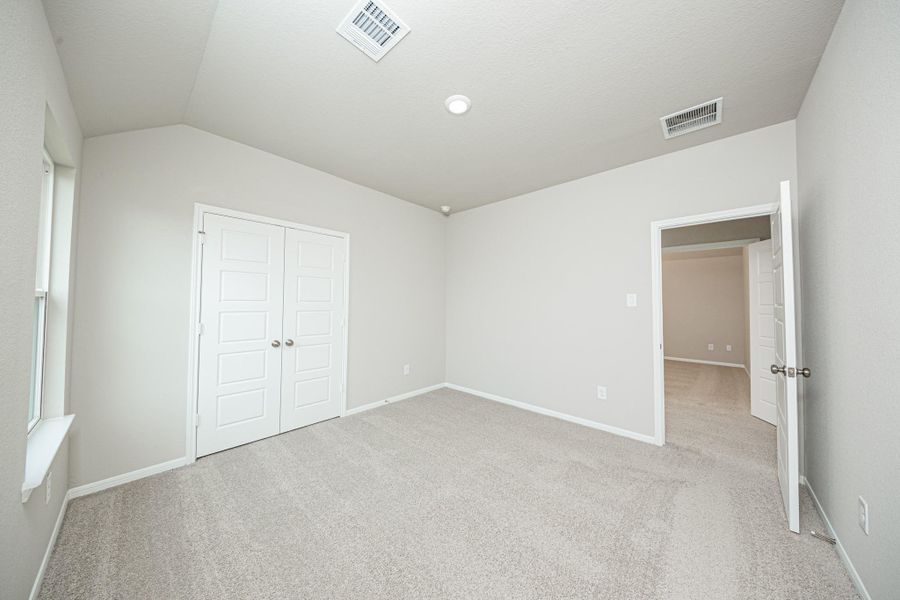 Spacious, unfurnished interior of a new home in River Ranch, Dayton (Image 17).
