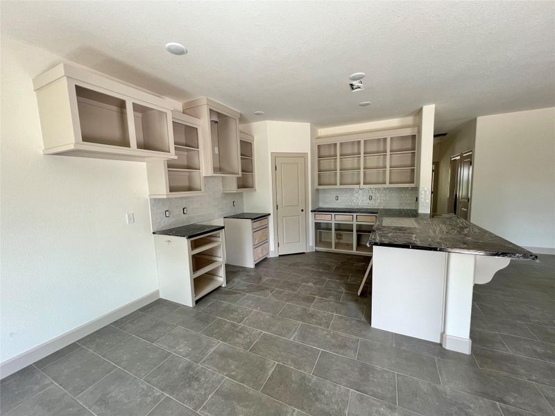 Spacious, unfurnished interior of a new home in , Angleton (Image 15).