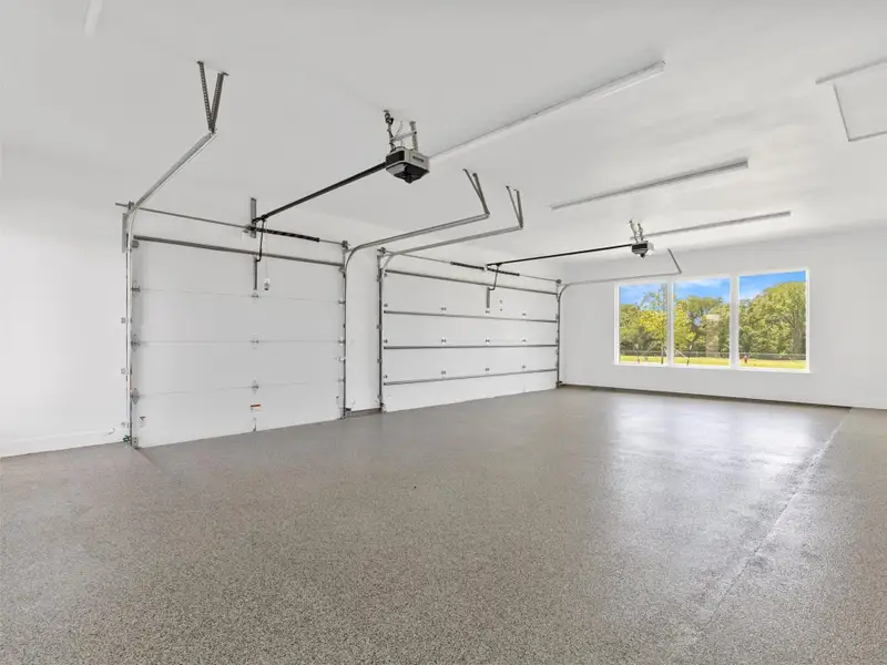 Spacious, unfurnished interior of a new home in , Smithville (Image 9).
