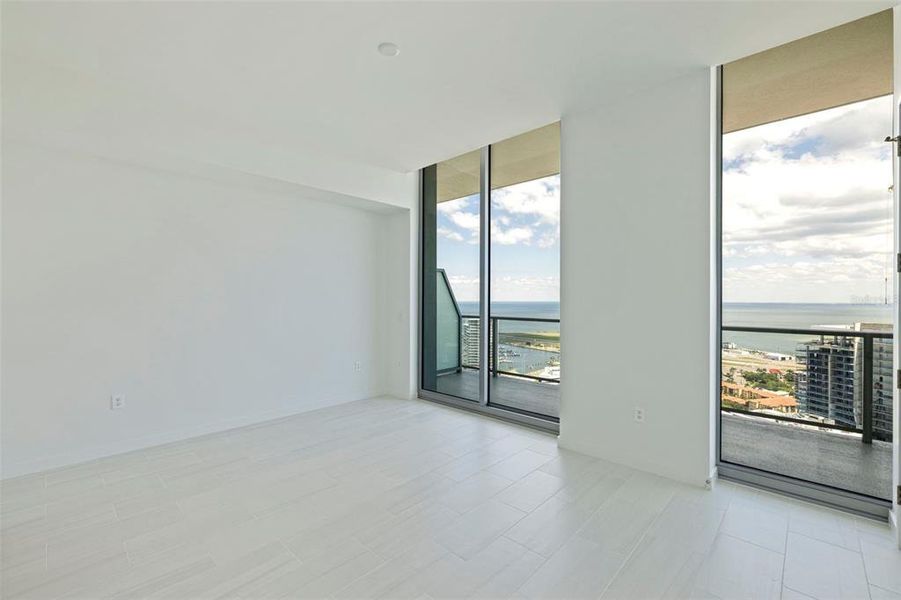 Spacious, unfurnished interior of a new home in , St. Petersburg (Image 72).