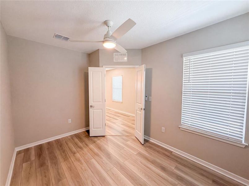 Spacious, unfurnished interior of a new home in Del Webb Stone Creek, Ocala (Image 20).