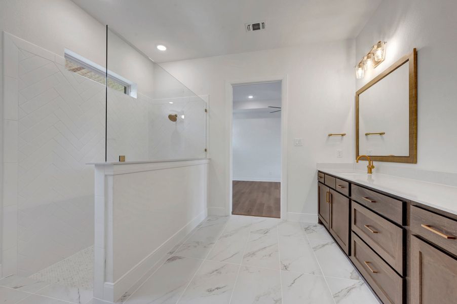 Owner's Bath Owner's Bath