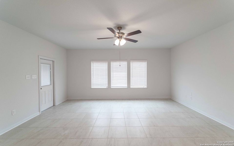 Spacious, unfurnished interior of a new home in Red Hawk Landing, San Antonio (Image 8).