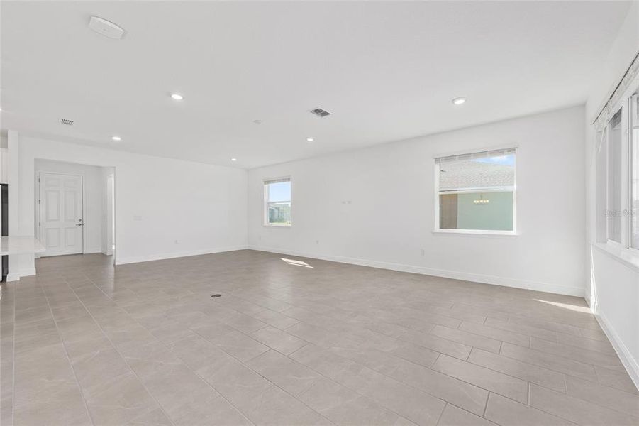 Spacious, unfurnished interior of a new home in , Ocala (Image 15).
