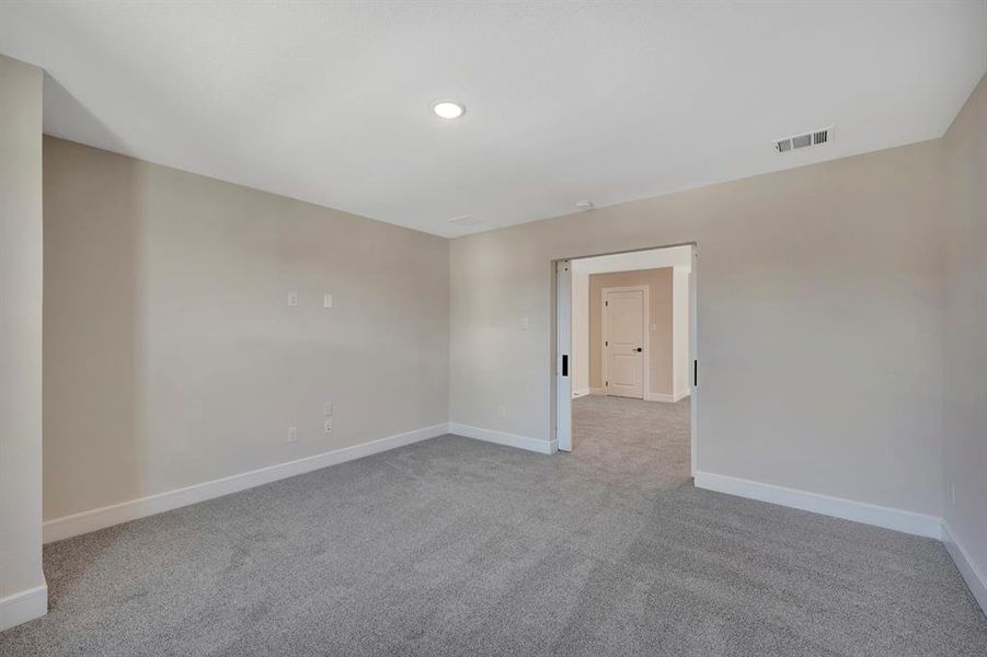 Spacious, unfurnished interior of a new home in Elevon, Lavon (Image 32).