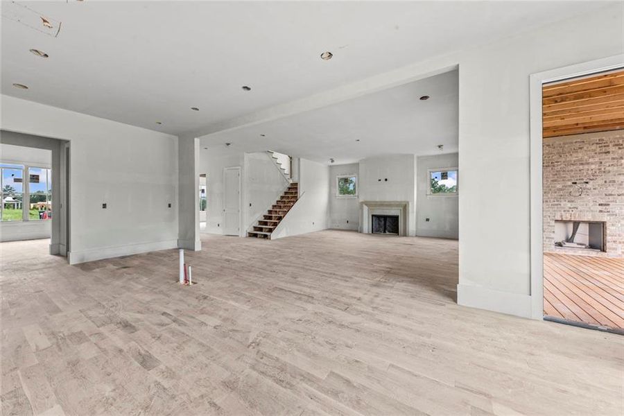 Spacious, unfurnished interior of a new home in , Bogart (Image 6).