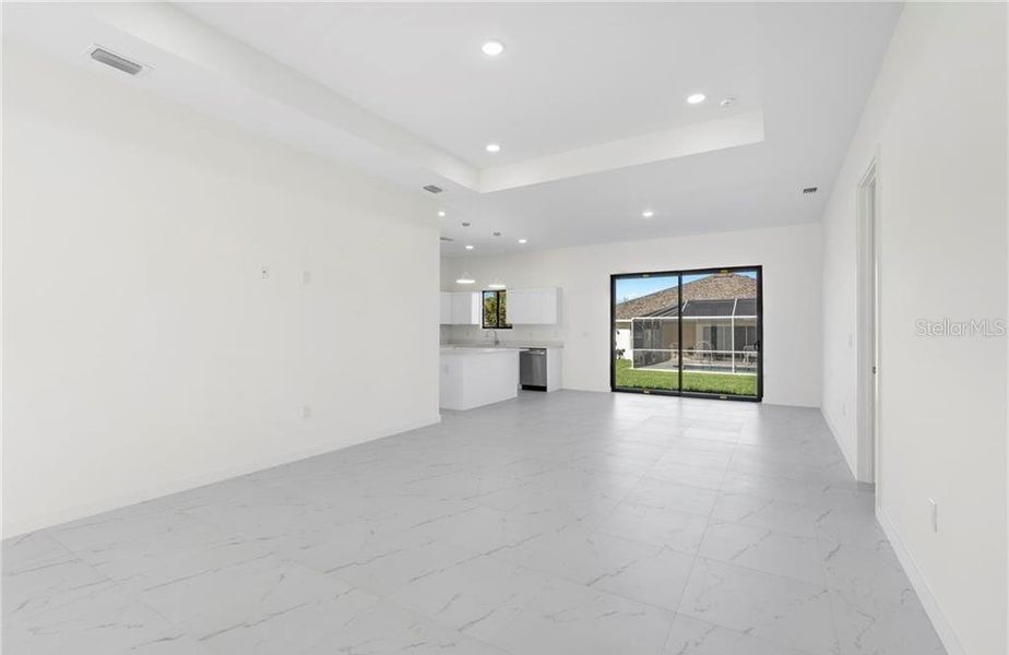 Spacious, unfurnished interior of a new home in , Cape Coral (Image 19).