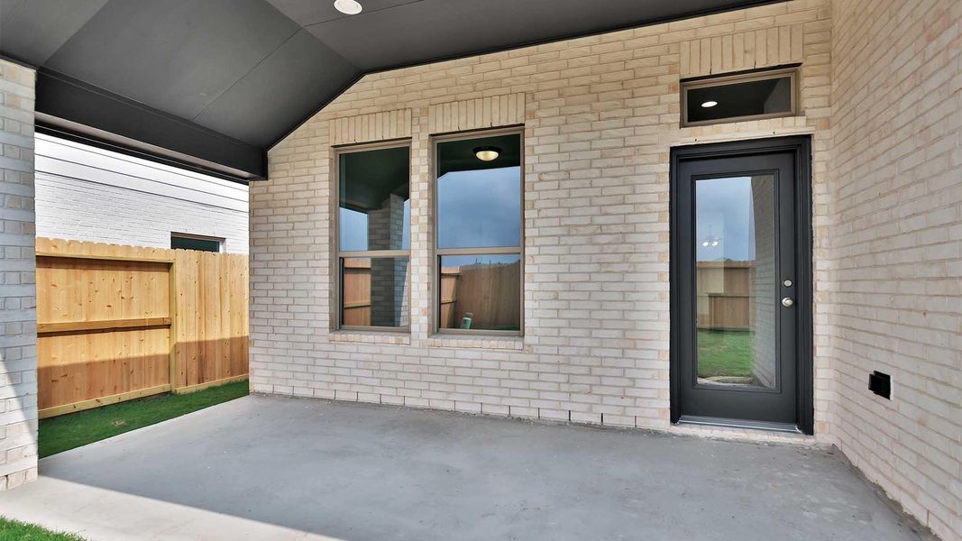 Exterior details and patio area of a home in Candela, Richmond (Image 3).