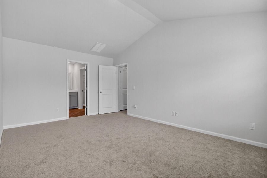 Spacious, unfurnished interior of a new home in Back River Bend, Goose Creek (Image 21).
