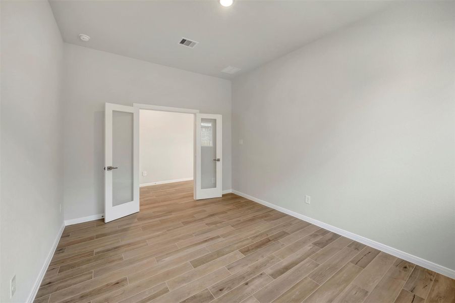 Spacious, unfurnished interior of a new home in The Grand Prairie 50’, Hockley (Image 12).