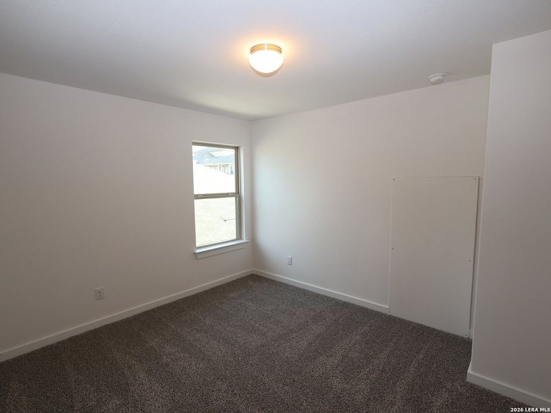Spacious, unfurnished interior of a new home in Mesquite Ridge, San Antonio (Image 17).