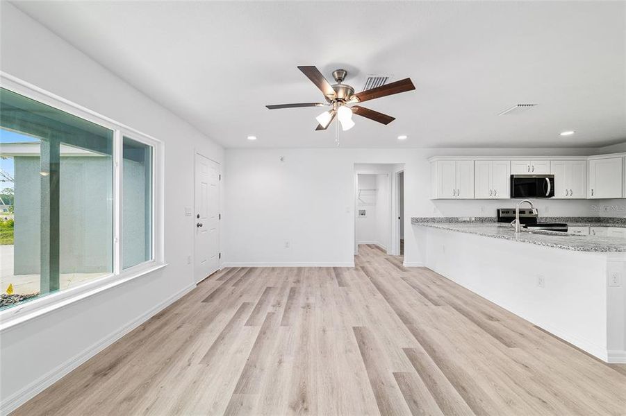 Spacious, unfurnished interior of a new home in , Dunnellon (Image 76).