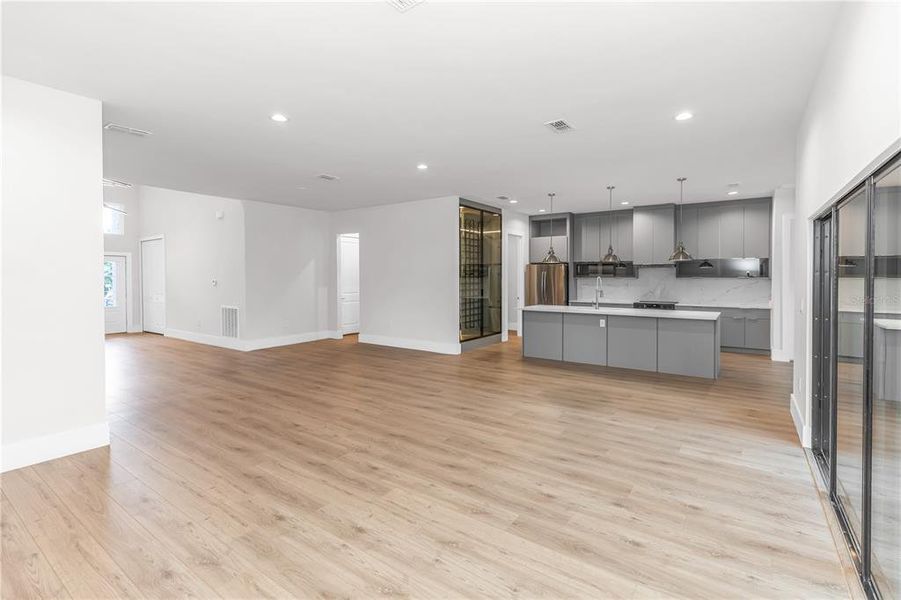 Spacious, unfurnished interior of a new home in , Winter Park (Image 37).
