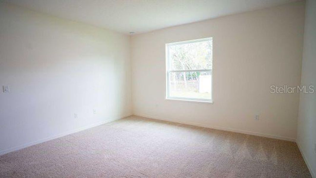 Spacious, unfurnished interior of a new home in Oakhaven Walk, Gainesville (Image 12).