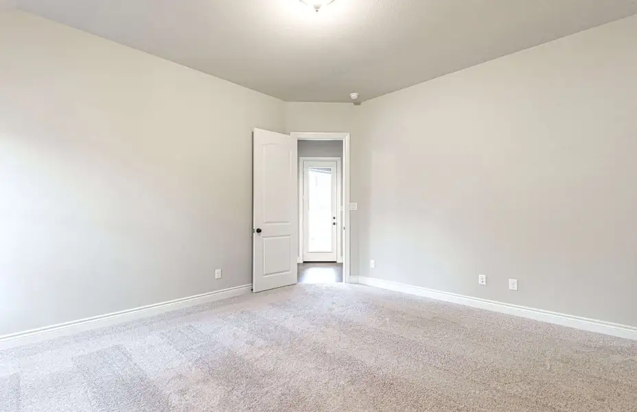 Representative unfurnished interior of a home built from the 3616 by Ravenna Homes in Artavia 70′, Conroe (Image 54).