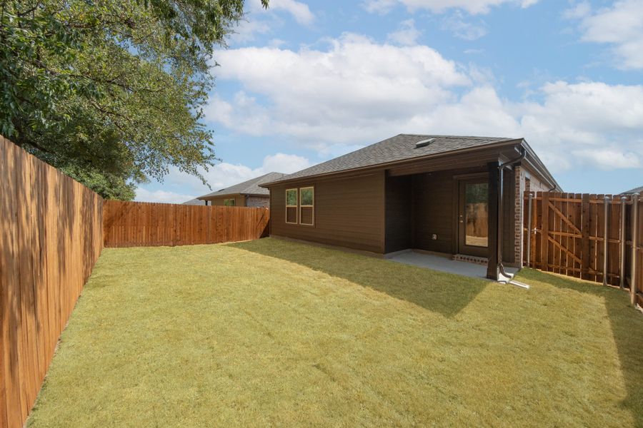 Exterior details and patio area of a home in Churchill, Anna (Image 2).