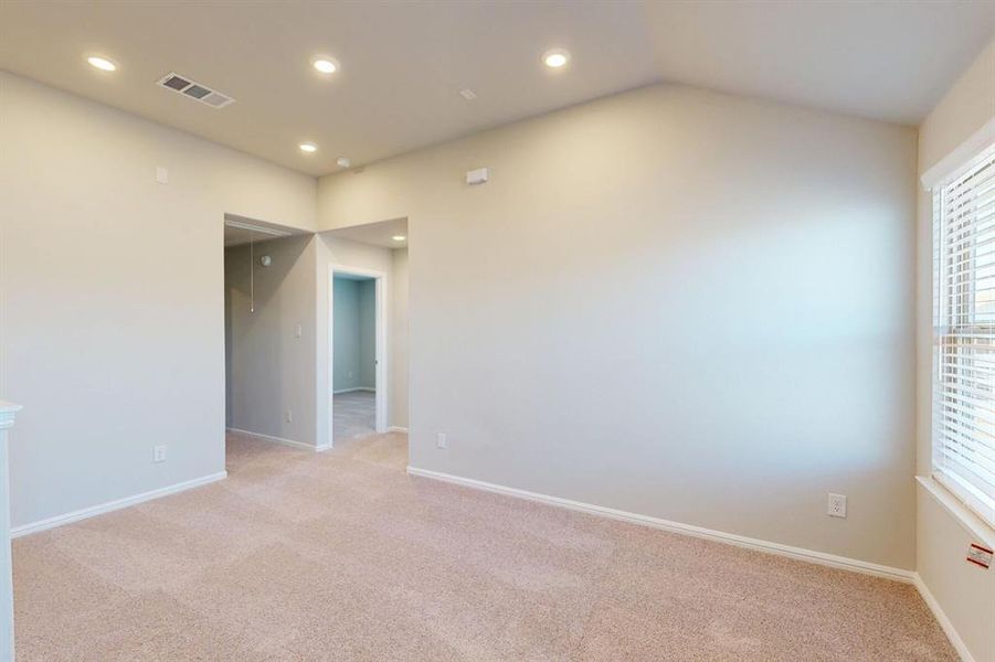 Spacious, unfurnished interior of a new home in Mobberly Farms, Pilot Point (Image 23).