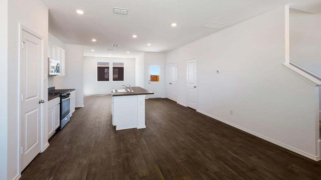 Spacious, unfurnished interior of a new home in Valverde, Bastrop (Image 13).