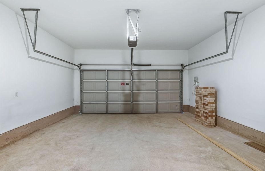 Spacious, unfurnished interior of a new home in Crosswinds, Kyle (Image 39).