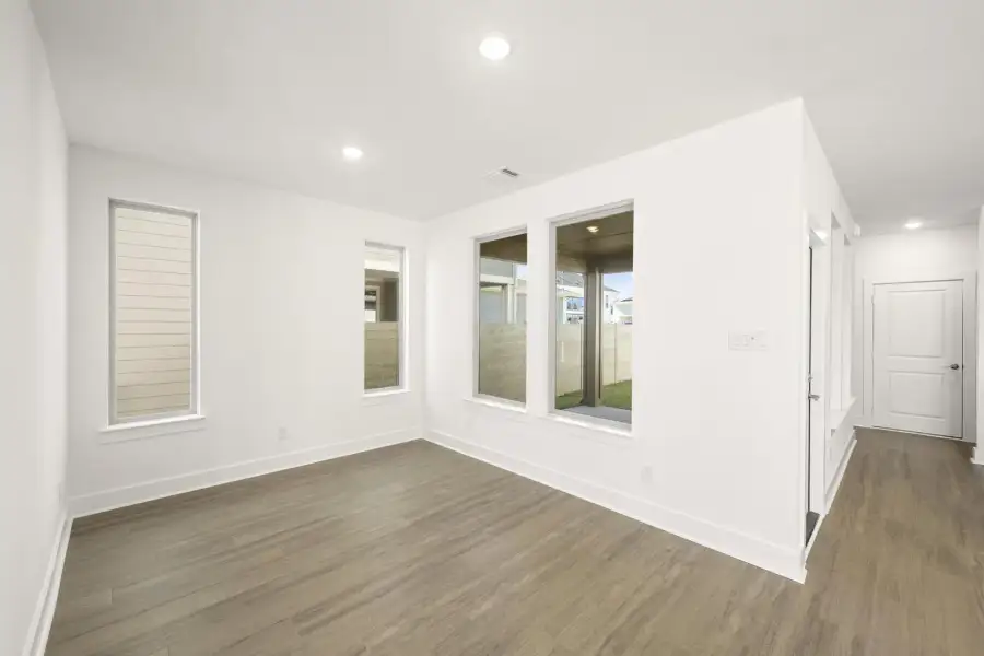 Spacious, unfurnished interior of a new home in The Retreat at Harvest, Argyle (Image 10).
