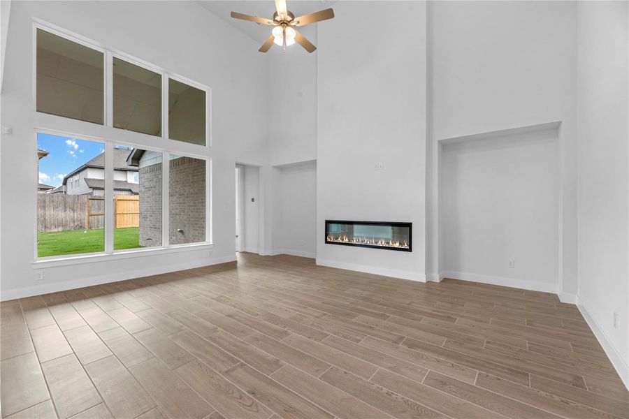 Representative image. Features, selections and colors may vary.