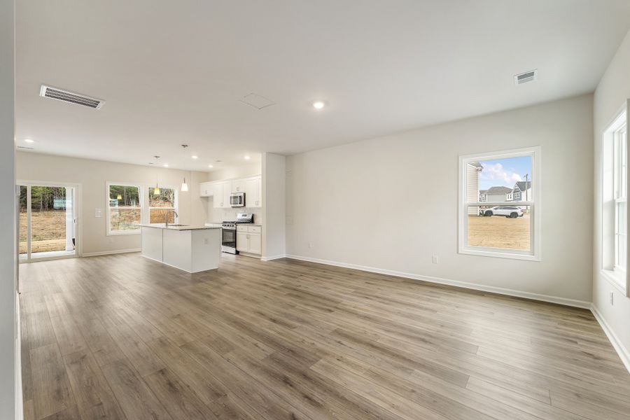 Spacious, unfurnished interior of a new home in Fairview Falls, Chesnee (Image 12).