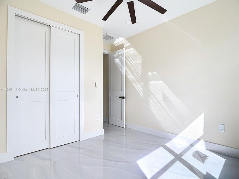 Spacious, unfurnished interior of a new home in , Lehigh Acres (Image 41).