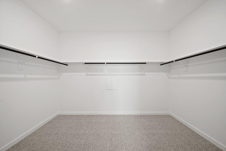 Spacious, unfurnished interior of a new home in Riverside Estates, Mont Belvieu (Image 12).