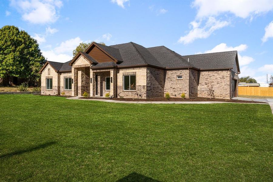 View of front of home featuring a front yard