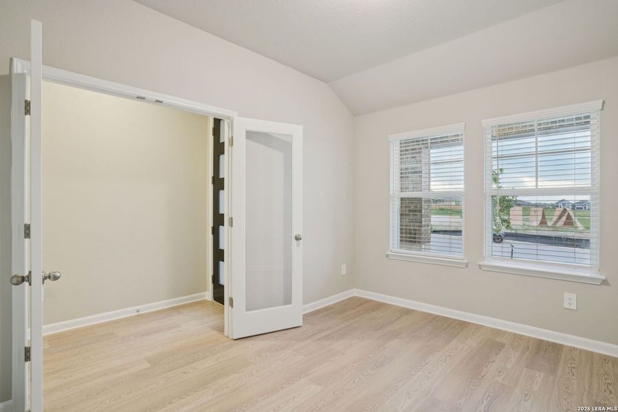 Spacious, unfurnished interior of a new home in Sagebrooke - Premier Series, San Antonio (Image 11).