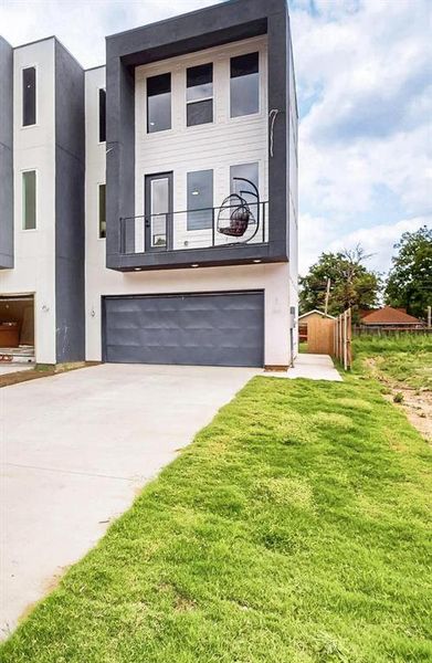 Front exterior of a new home in , Dallas, TX, highlighting curb appeal (Image 2). Front exterior of a new home in , Dallas, TX, highlighting curb appeal (Image 2).