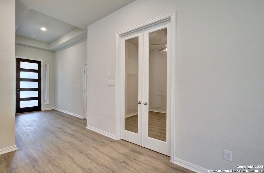 Spacious, unfurnished interior of a new home in Veranda, San Antonio (Image 21).